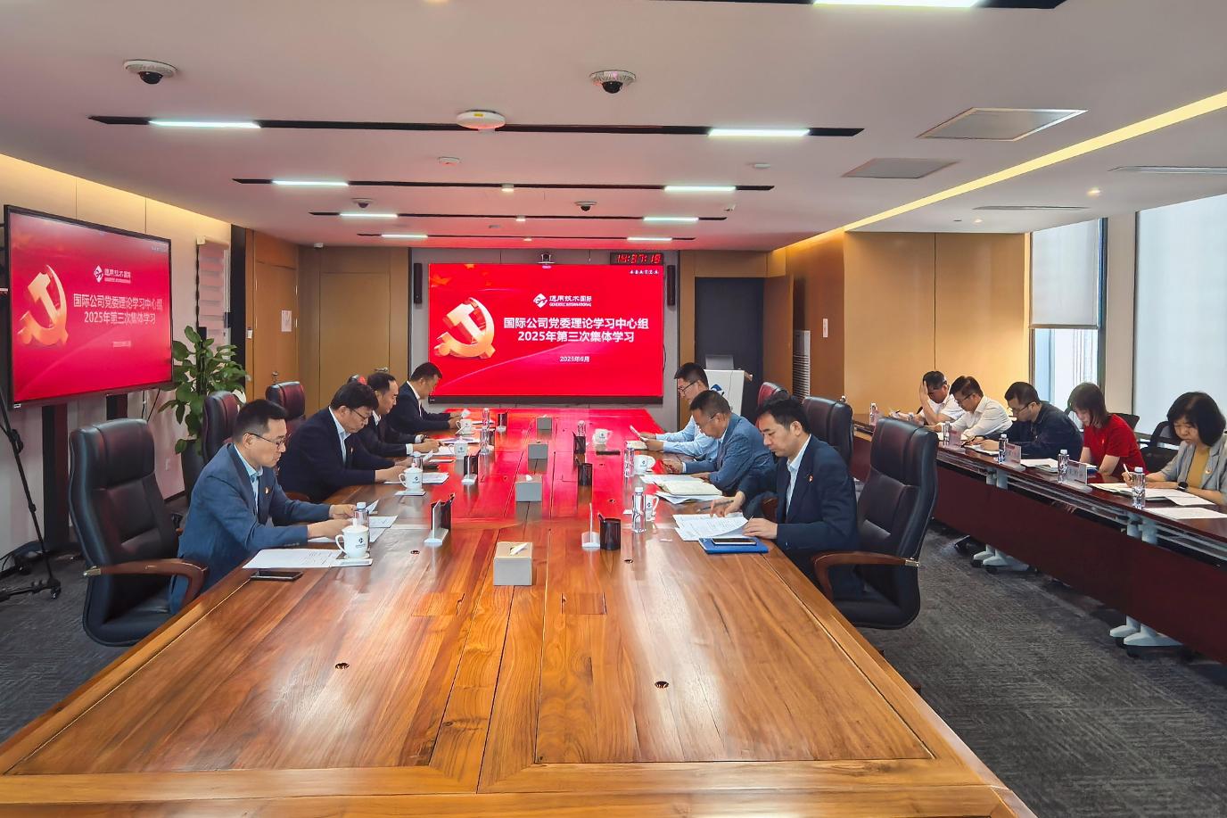 理论学习中心组第三次集体学习.jpg